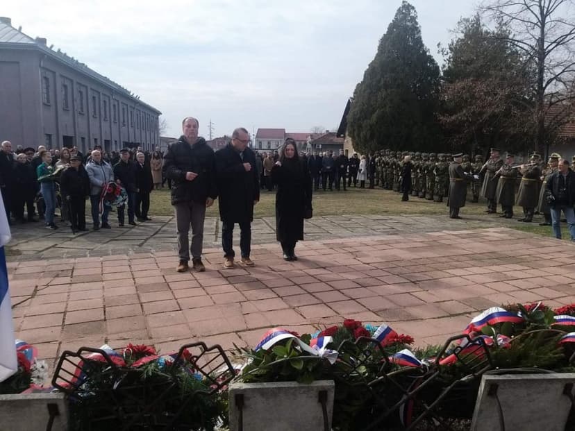 Полагање венаца у Нишу на спомен обележје црвеноармејцима, градски одбор Руске странке, 12.2.2025.