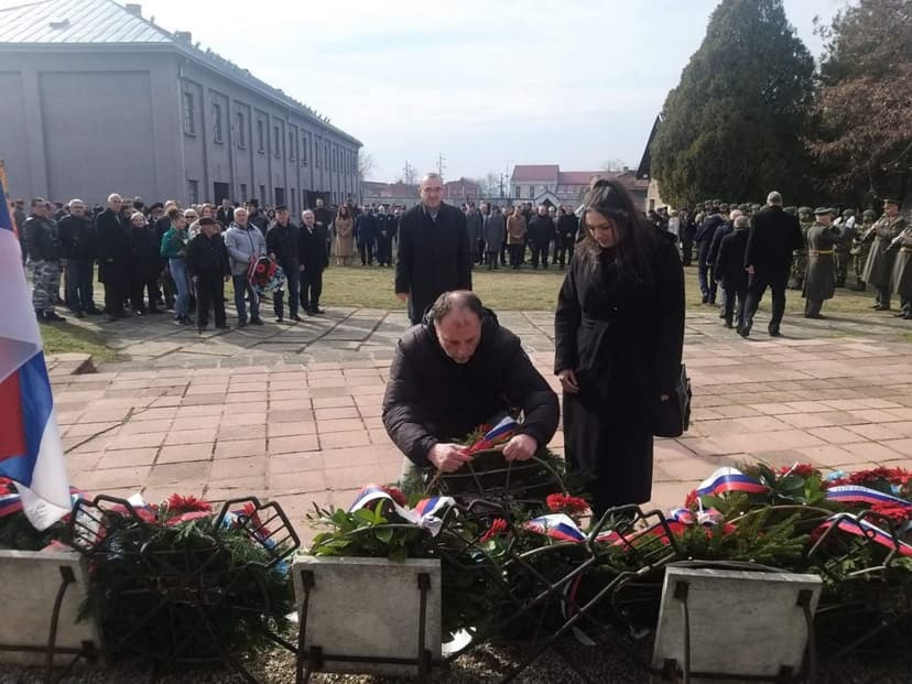 Полагање венаца у Нишу на спомен обележје црвеноармејцима, градски одбор Руске странке, 12.2.2025.