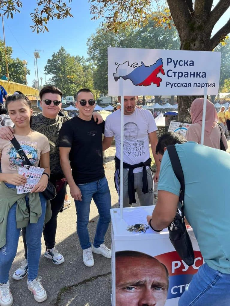 Подела флајера у Ваљеву