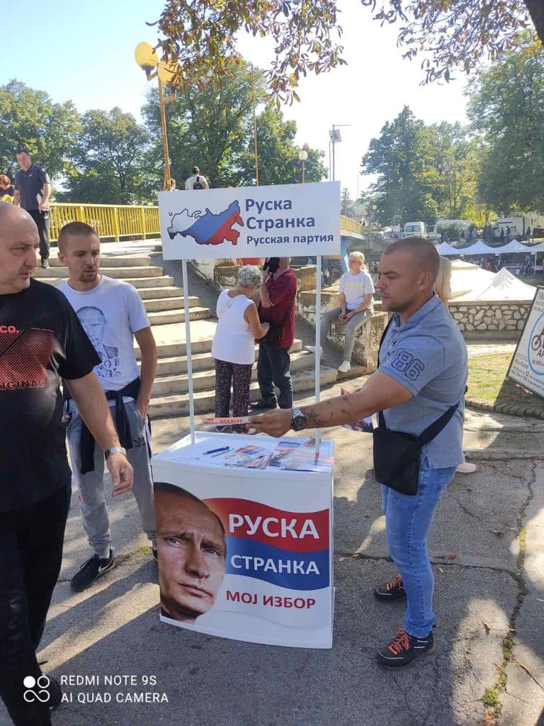 Подела флајера у Ваљеву